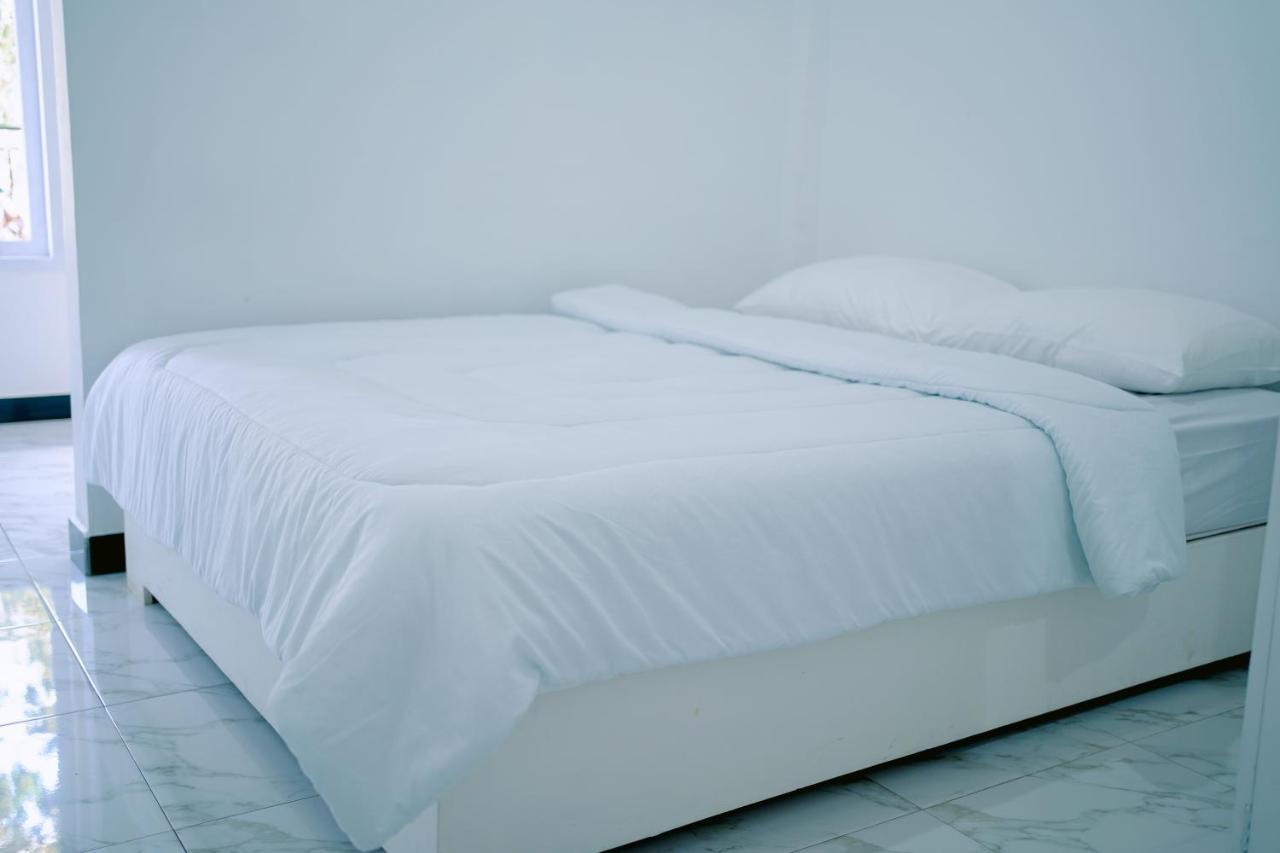 Getrudis Guesthouse Labuan Bajo Bagian luar foto