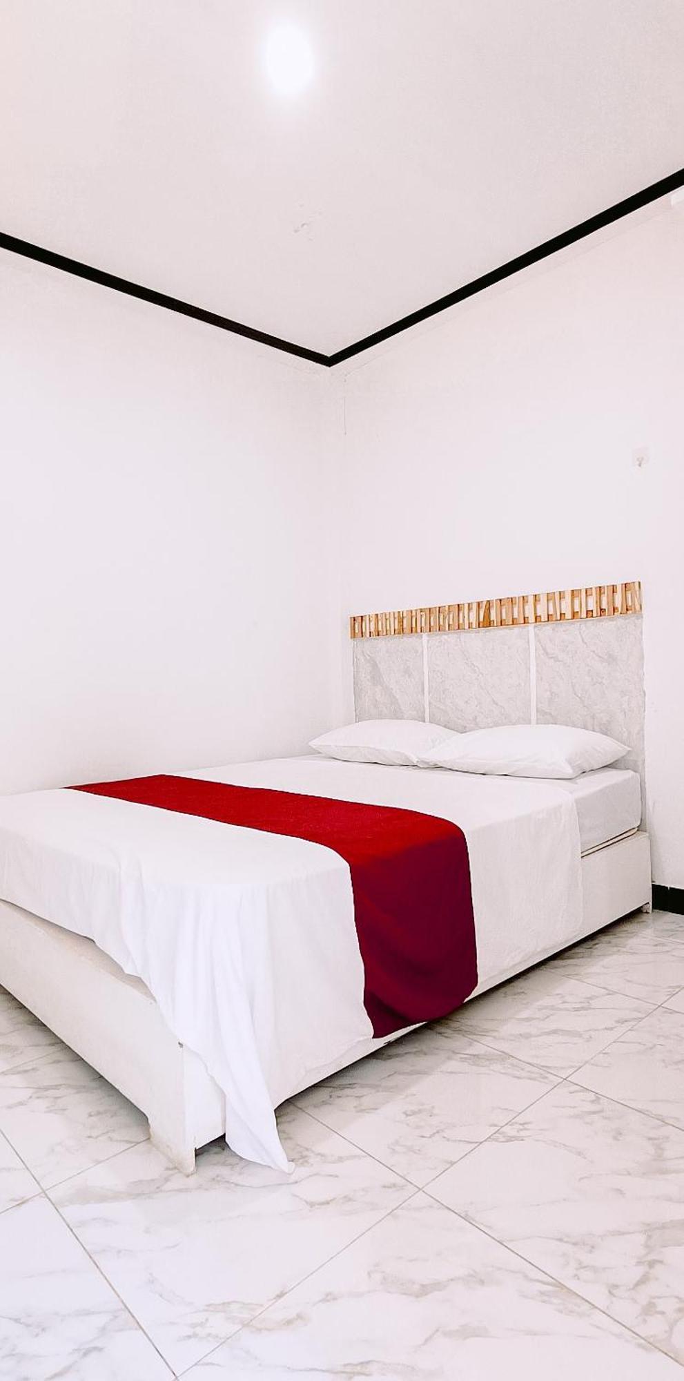 Getrudis Guesthouse Labuan Bajo Bagian luar foto