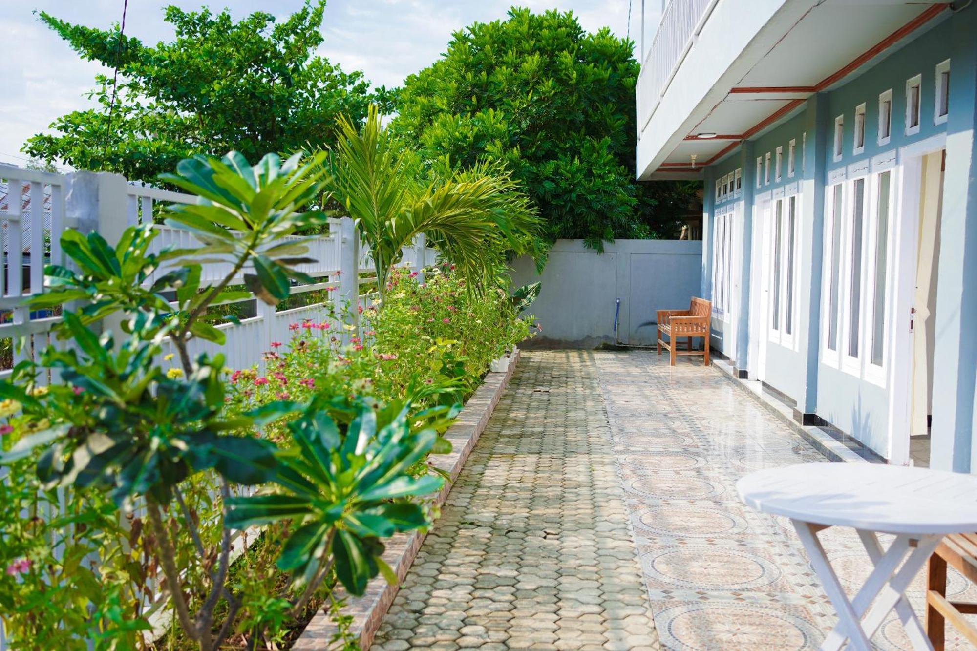 Getrudis Guesthouse Labuan Bajo Bagian luar foto